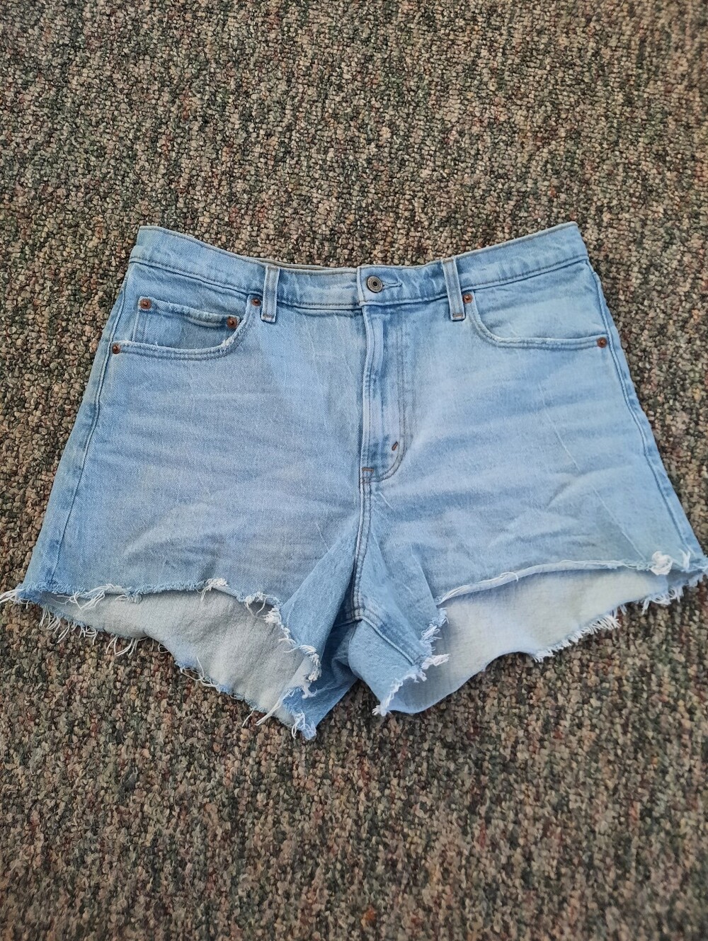 Abercrombie & Fitch The 90s Relaxed Cutoff Short High Rise Denim Size 32/14 - Picture 3 of 13